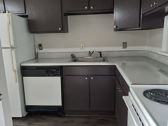5th image of 2405 Vanstory St #2405F