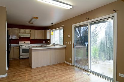 3rd image of 440 Knoll Crest Dr