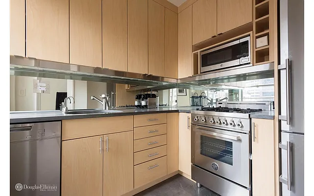 Sold by Douglas Elliman | media 15