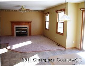 4th image of 207 N Spruce Dr