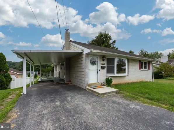 704 5th Ave, Parkesburg, PA 19365