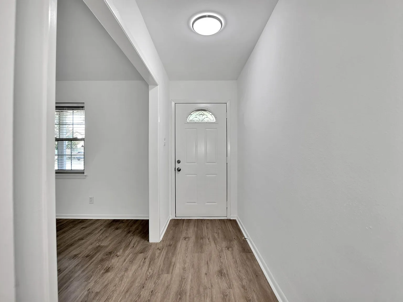 4 bed, 2.0 bath, 1996 sqft, $2,500 — Photo 4