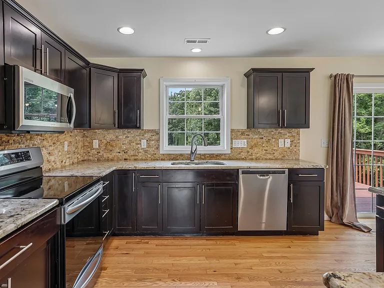 25 Red Schoolhouse Rd — Photo 5