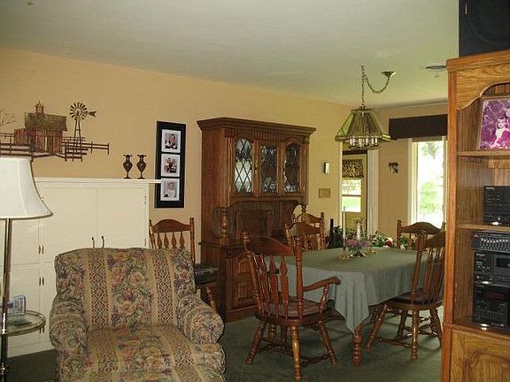 2nd image of 966 Forest Lawn Dr