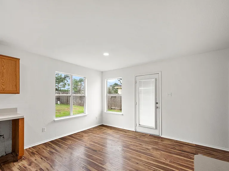 29627 Evergreen Hills Dr — Photo 9