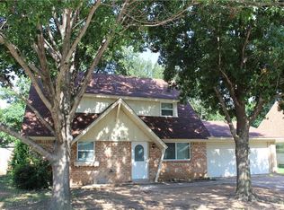 1321 Simpson Dr, Hurst, TX 76053