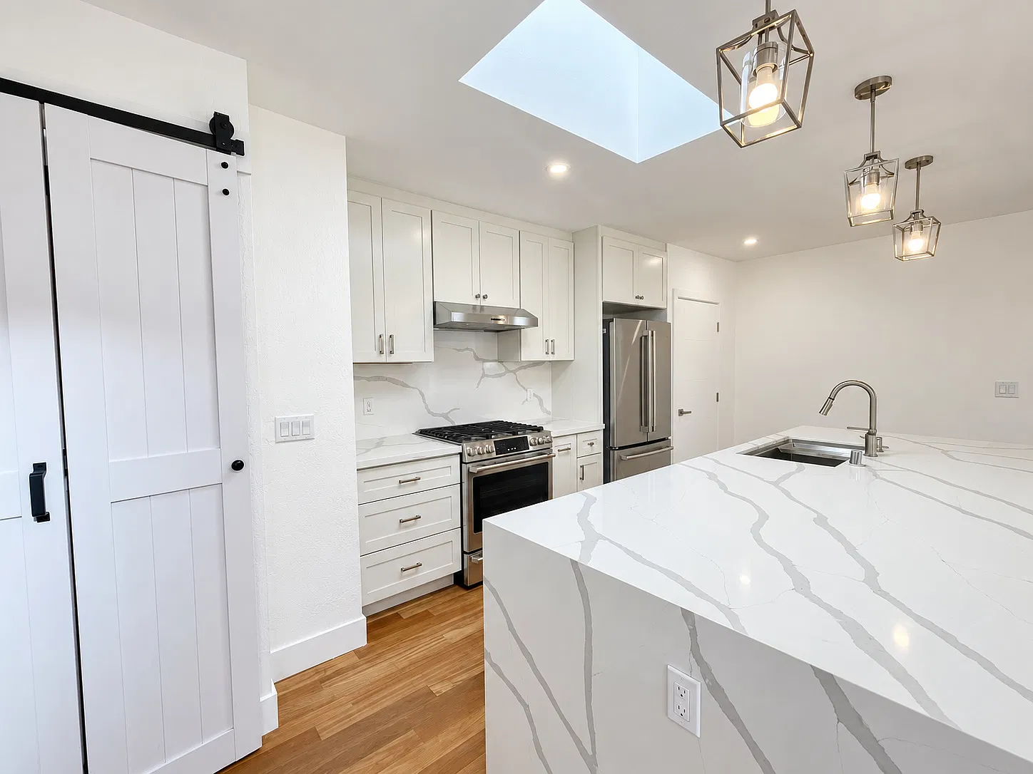 4 bed, 2350 sqft, $8,500 — Photo 4