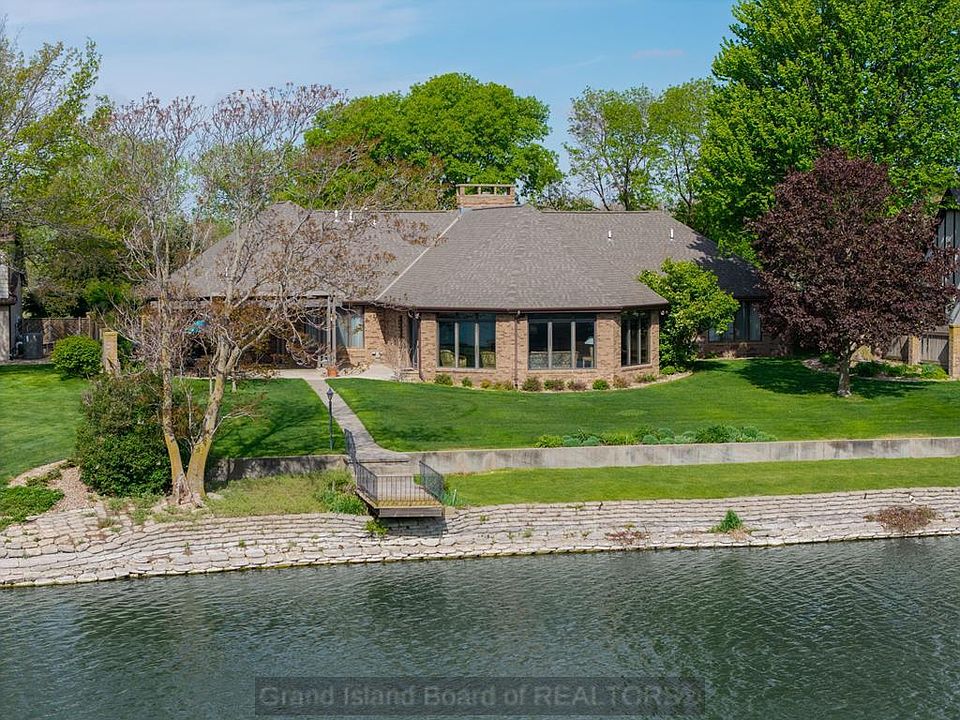 1st image of 2617 Lakewood Dr
