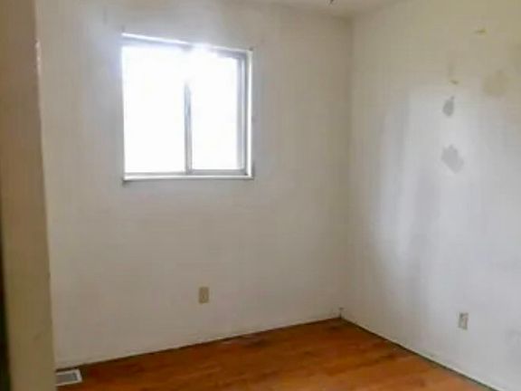 5th image of 5664 E 34th St