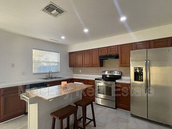 4th image of 2051 E Jerome Ave
