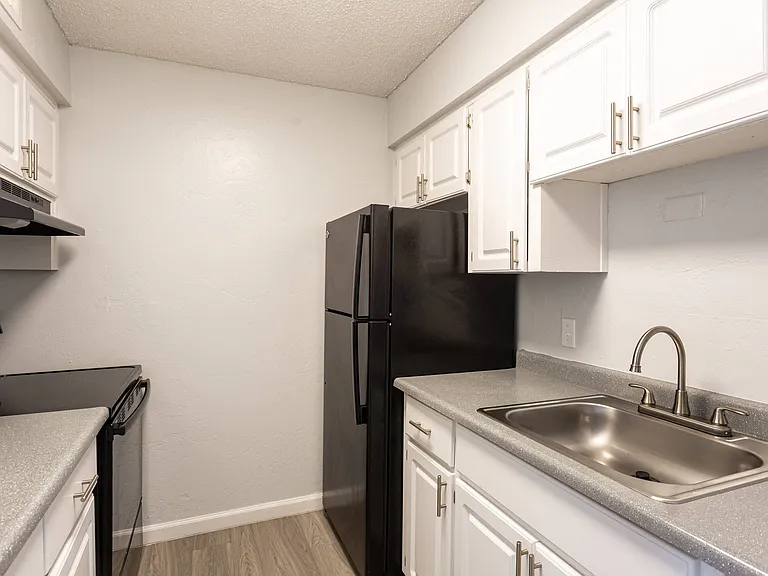 Emerald Apartments — Photo 15