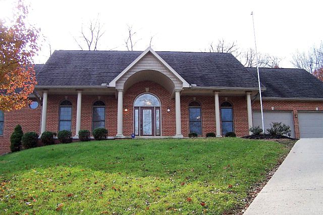 1st image of 24 Bradford Dr