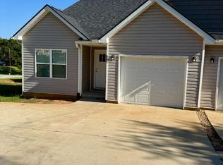 301 Edgefield St, Chesnee, SC 29323