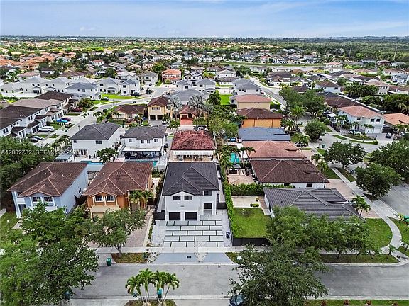 5th image of 15490 SW 18th Ln