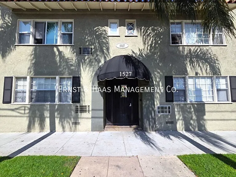 1527 Junipero Ave #20 — Photo 2