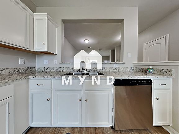 4th image of 2901 Seacrest Ln