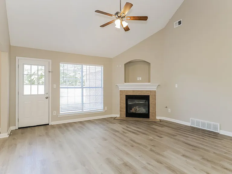 1424 Radley Cv — Photo 4