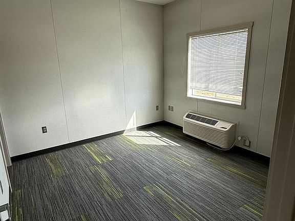 4th image of 458 N Creek Dr #208
