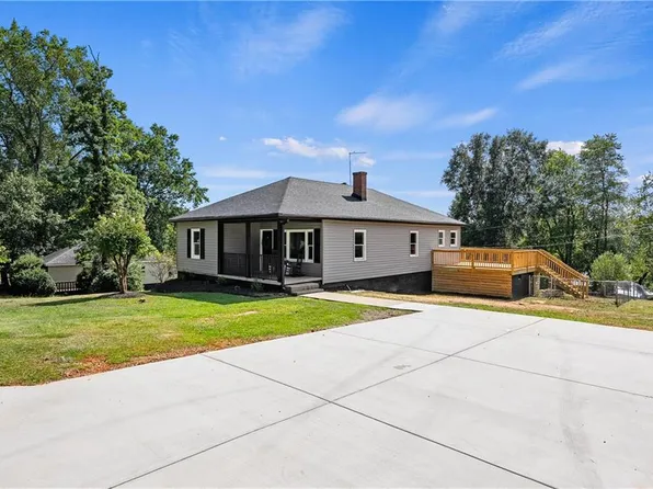 231 Mountain Crest Dr, Easley, SC 29640