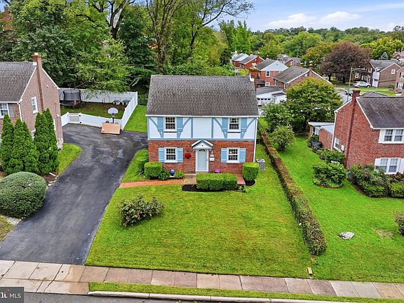 5th image of 914 Stanbridge Rd