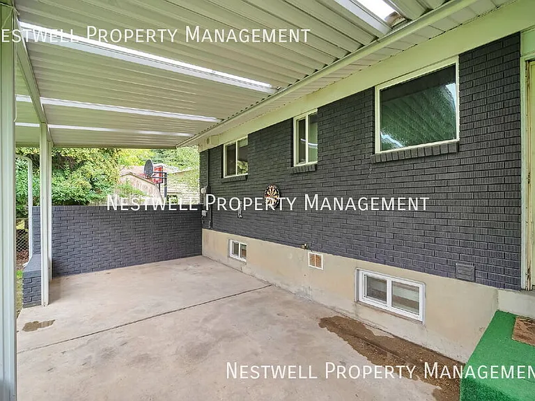 1335 E Maplewood Dr — Photo 23