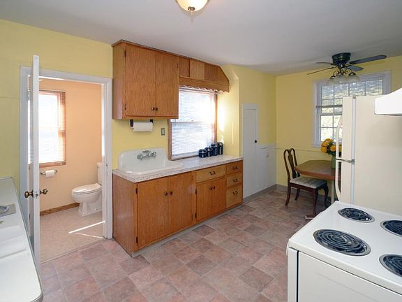 2nd image of 2402 Larpenteur Ave E