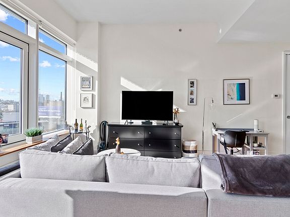 3rd image of 10-17 Jackson Ave #6E
