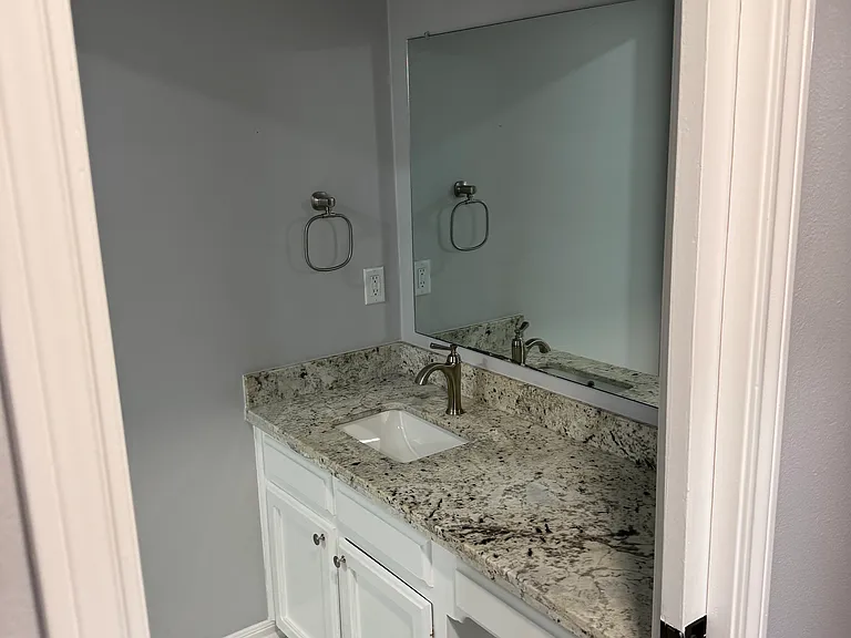 248 Ocean Dr — Photo 7