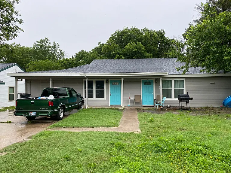 906 Estelle Ave — Photo 1