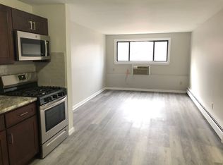 42 Oakland Ave APT 4, Methuen, MA 01844