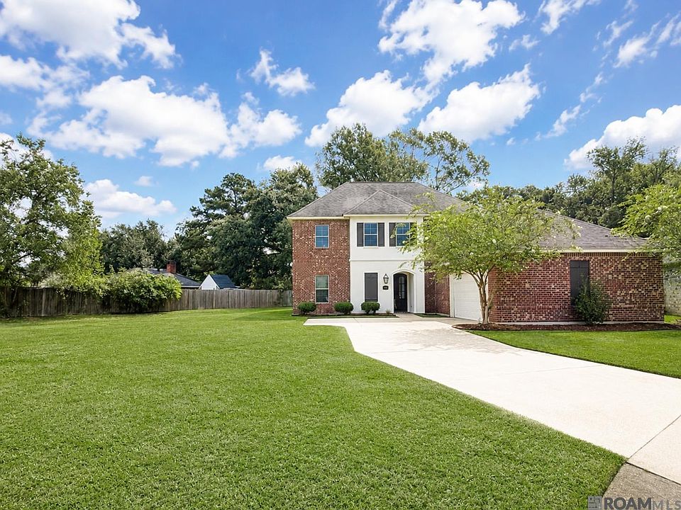 1st image of 15565 Babblingbrook Dr