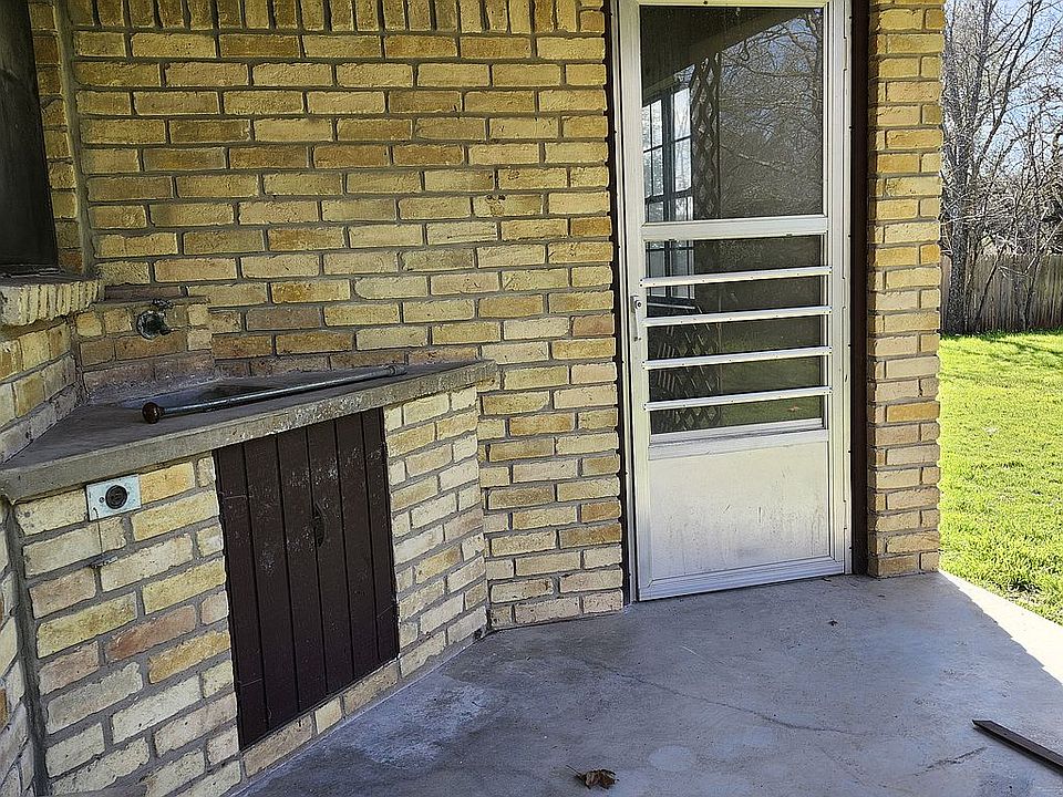 Covered patio with sink