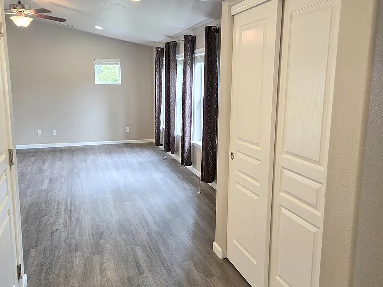 4946 Holly St — Photo 12