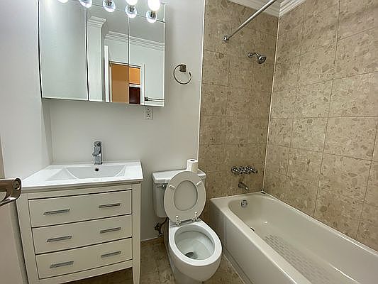 4th image of 304 W 92nd St APT 7C