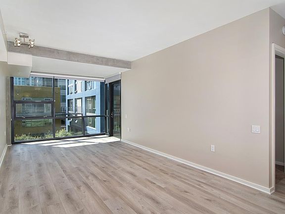 5th image of 350 11th Ave Unit 522