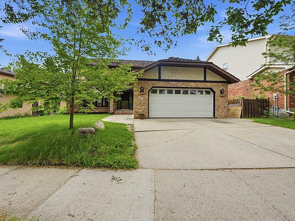 2nd image of 49 Pineridge Cres