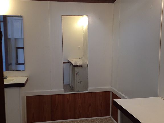 Dressing Area/Storage Area in Master Bath