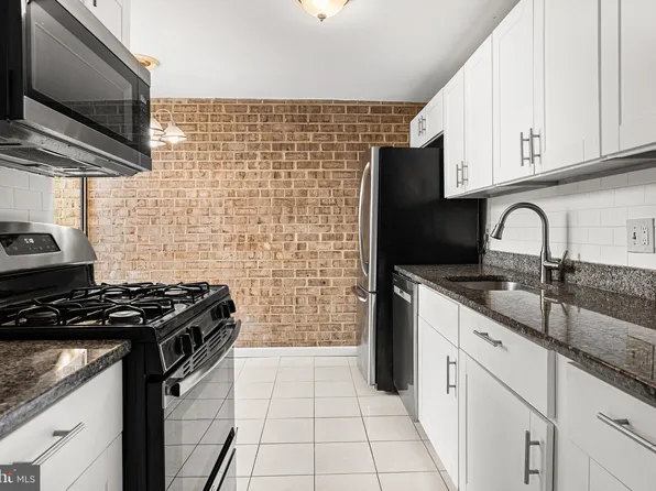 3304 Huntley Square Dr APT B2, Temple Hills, MD 20748