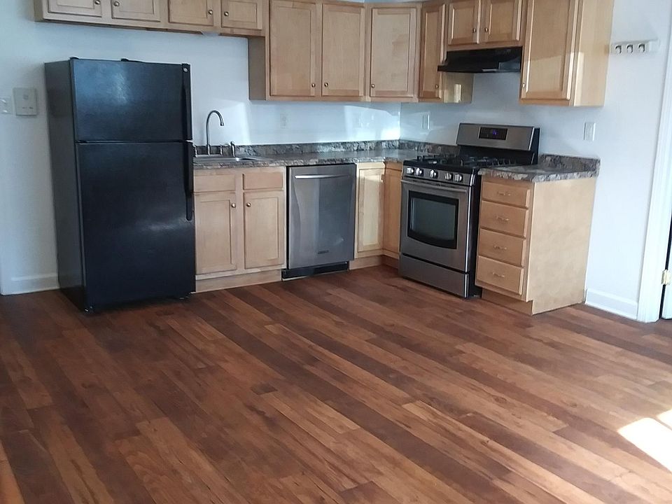 Gas stove. Ample kitchen storage.