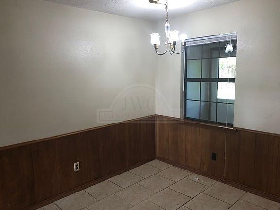4th image of 1903 Windward Dr Unit A