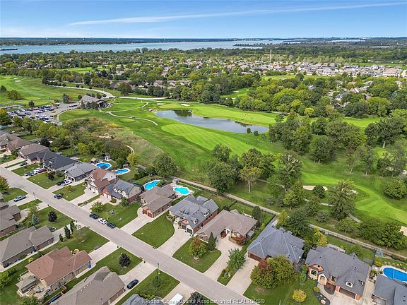 3rd image of 44 Hilton Ct