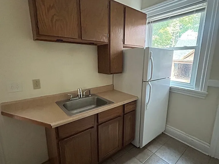 52 Rowley St — Photo 2