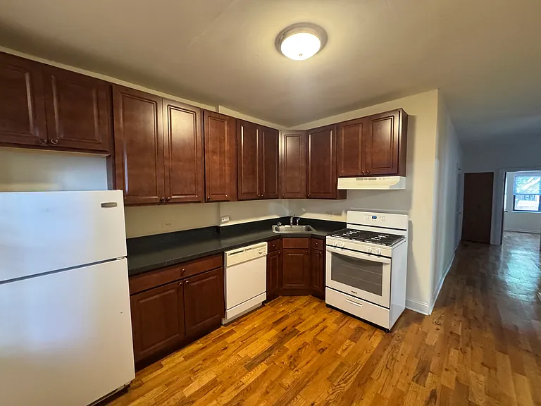 2149 W Walton St #1 — Photo 2