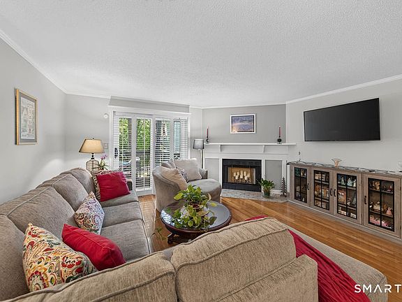 3rd image of 40 Foxon Hill Road #L47
