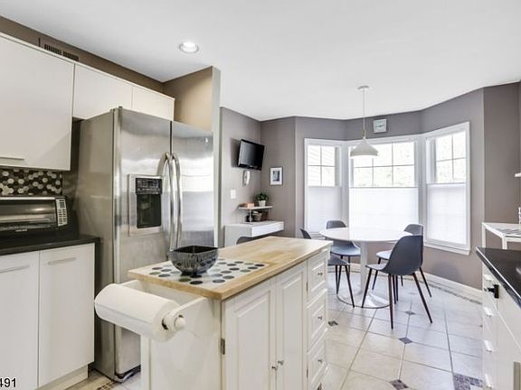 4th image of 256 Crescenzi Ct