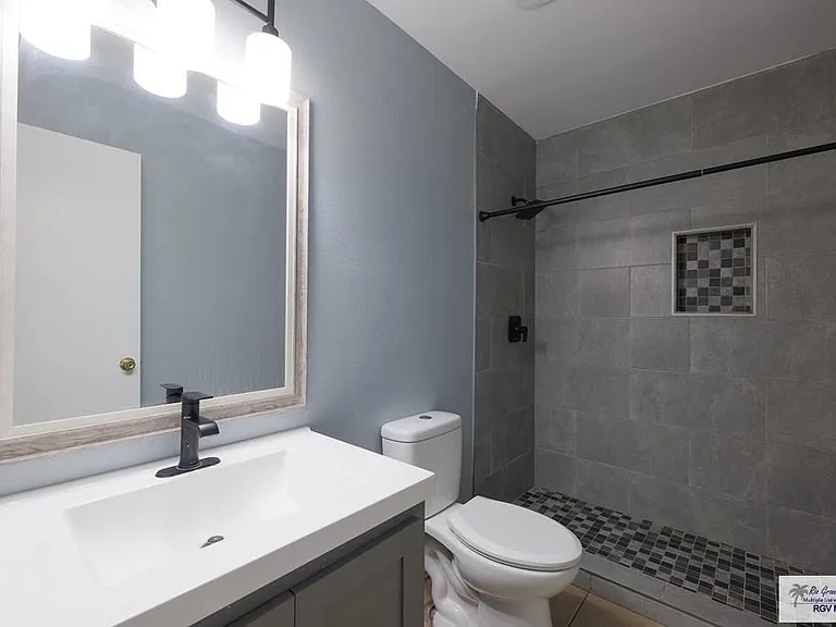 2804 Vienna St — Photo 10