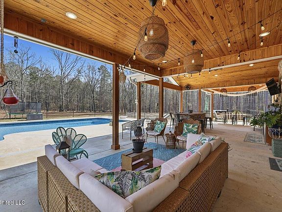 4th image of 1503 Ainsworth Rd