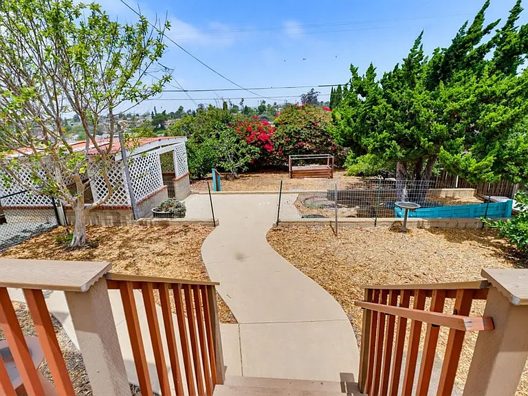 7134 Hybeth Dr — Photo 40