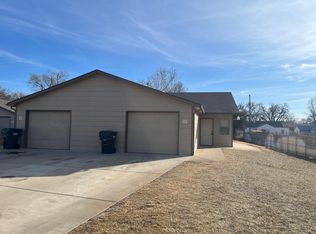 517 W Meadow Creek Cir, Wichita, KS 67204