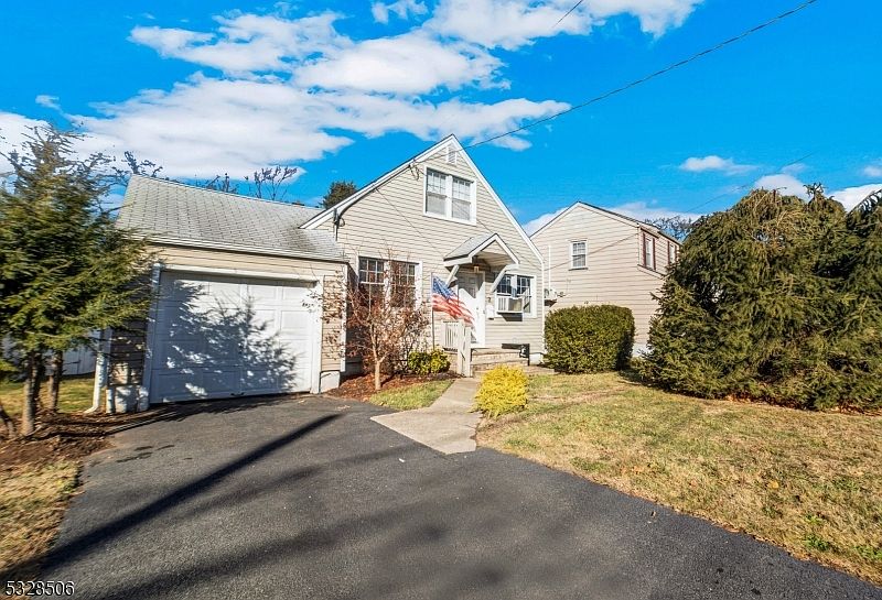 1st image of 7 Beverly Ct
